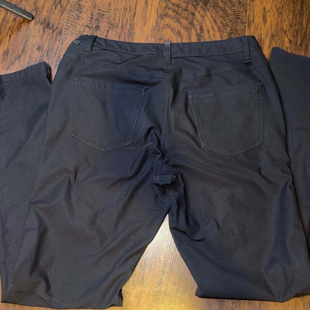 Lululemon ABC pant - Picture 6 of 6